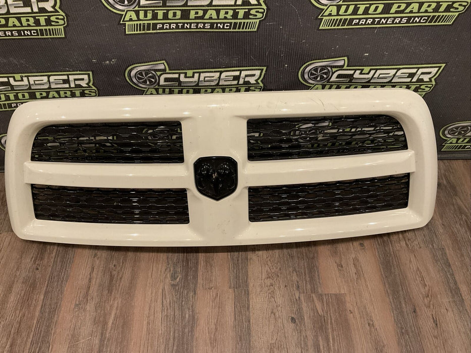 2017 DODGE RAM 2500 FRONT PEARL WHITE GRILLE OEM ~COSMETIC SCRATCHES~