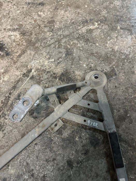 2020 BMW M4 REAR RIGHT SUSPENSION BRACKET OEM 67228464607