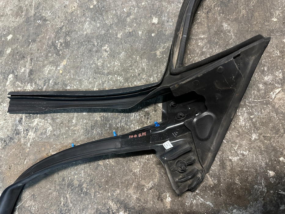 2018 AUDI R8 SPYDER RIGHT PASSENGER DOOR SEAL 4S0837912A 4S0 837 912 A