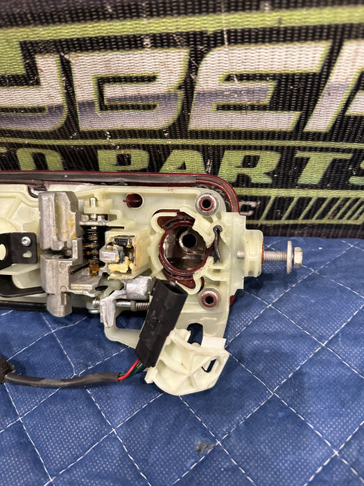 2017-2019 FORD F250 F350 F450 FRONT LEFT RUBY RED W/ CHROME HANDLE DOOR HANDLE