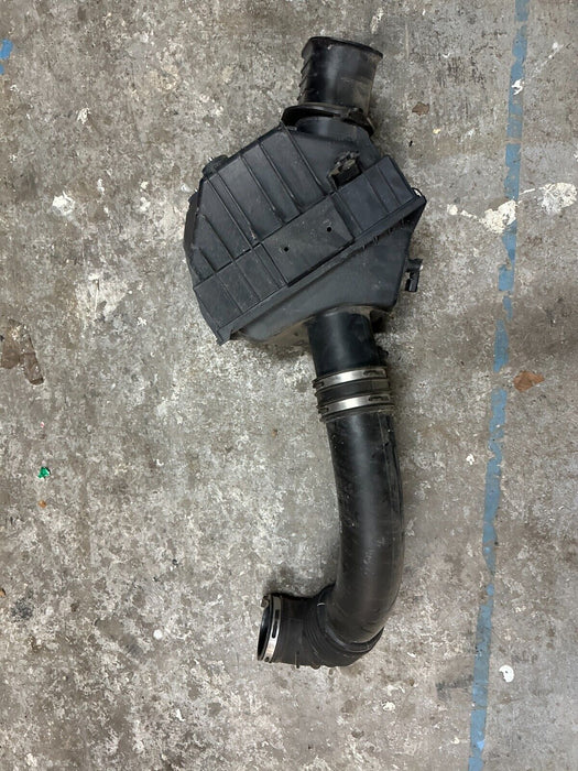 2016 2018 NISSAN TITAN XD 5.0L CUMMINS AIR INTAKE FILTER BOX ASSEMBLY W/ TUBE