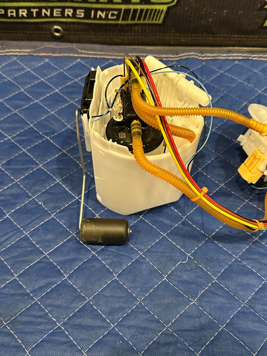 2024 BMW M3 M4 G80 G82 FUEL PUMP UNIT OEM