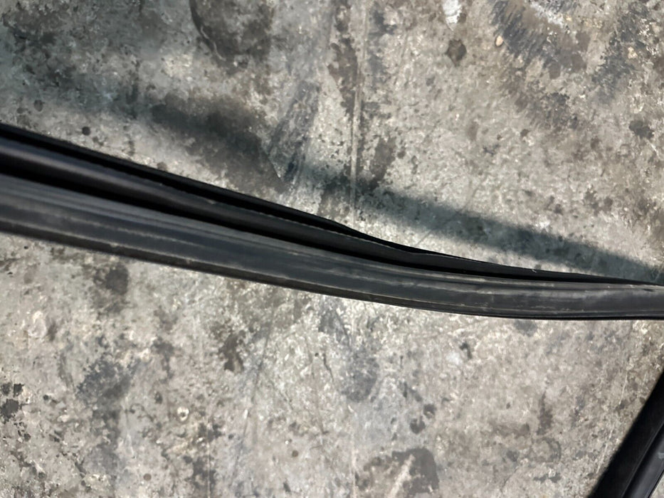 2020 BMW M4 F82 FRONT LEFT DOOR WEATHERSTRIP SEAL OEM