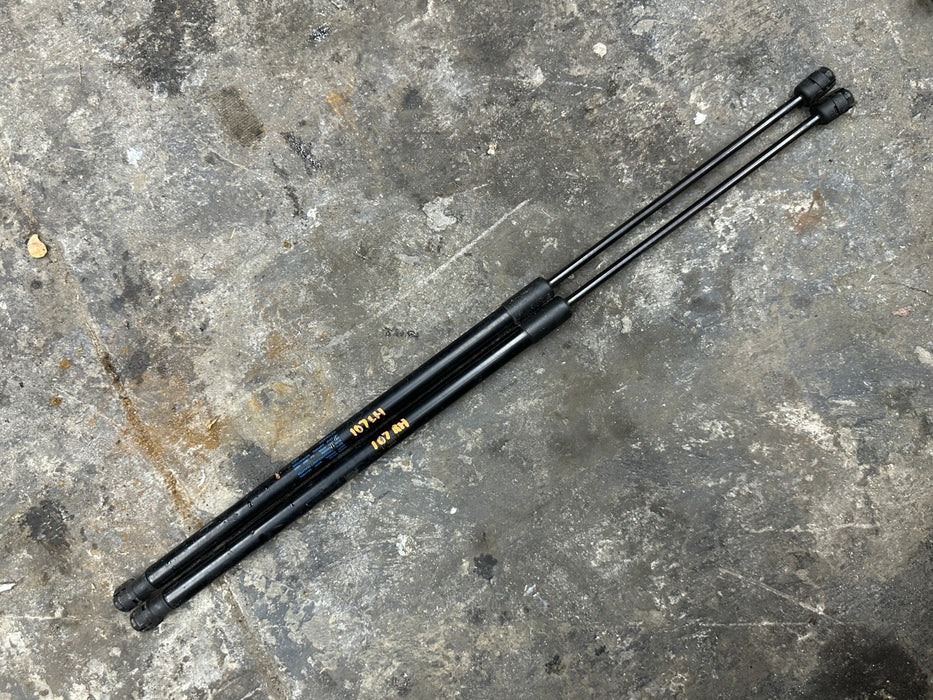 2014 AUDI R8 FRONT LEFT RIGHT HOOD LIFT SUPPORT STRUTS 420 823 359 OEM