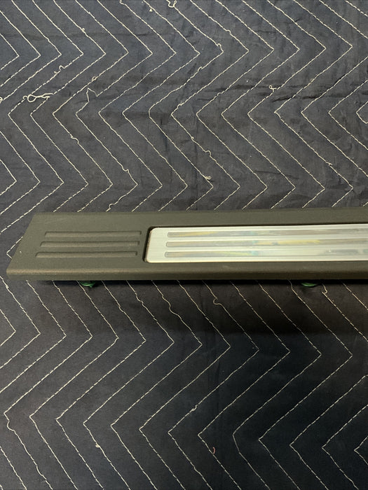 2016-2019 NISSAN TITAN XD RIGHT KICK PLATE DOOR SILL OEM
