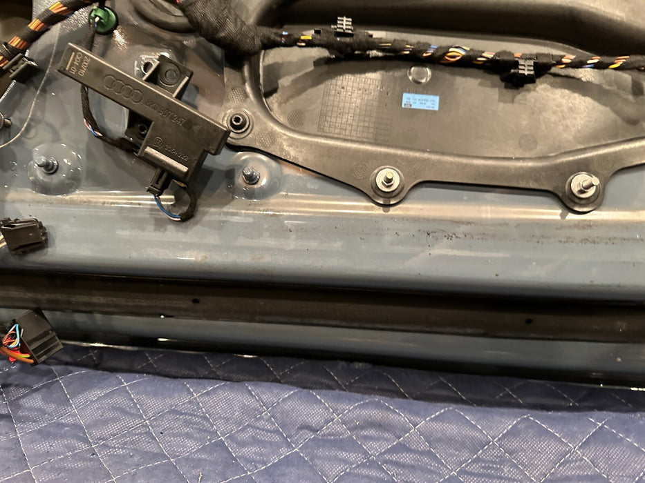 2017 2021 AUDI R8 RIGHT DOOR SHELL KEMORA GRAY 4S0 831 312 A "MINOR BURN"