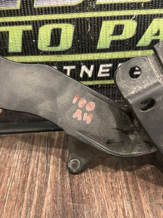 2017 2018 AUDI R8 PLUS RIGHT ROOF FRAME LINKAGE PROTRUSION BRACKET ASSEMBLY OEM