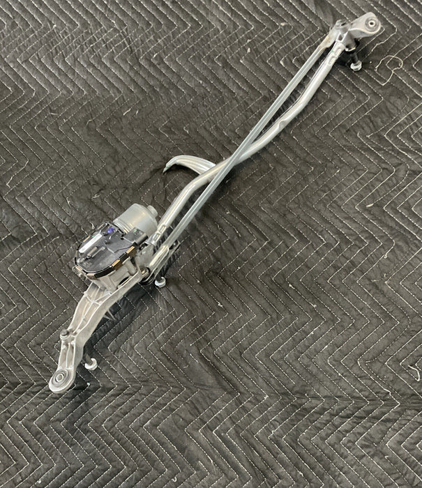 2017 MERCEDES-BENZ C63 AMG FRONT WINDSHIELD WIPER MOTOR OEM A 205-820-07-40