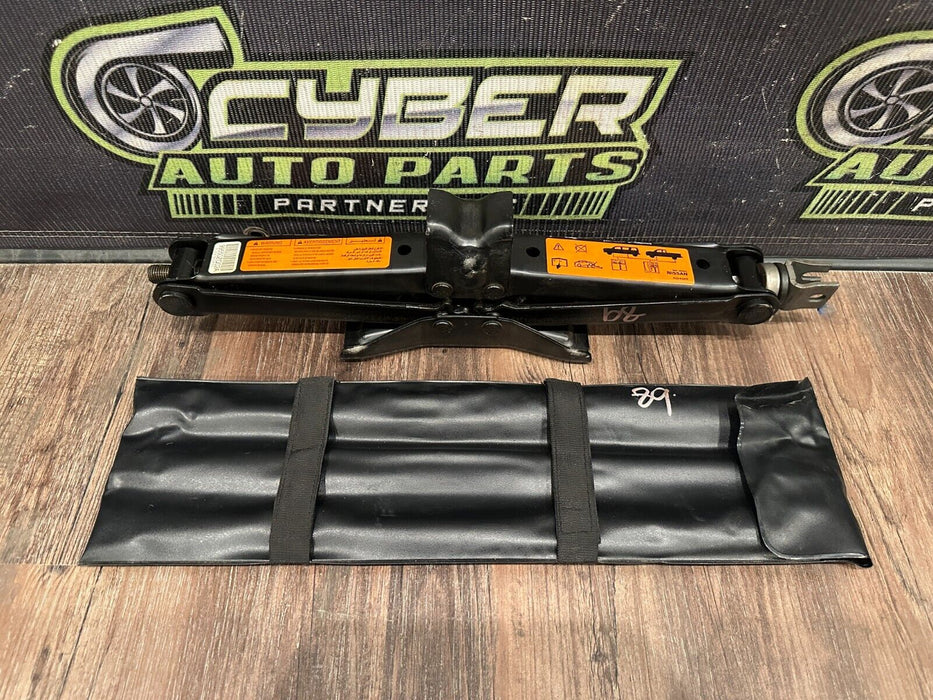2016 NISSAN TITAN / TITAN XD SPARE TIRE JACK & TOOL KIT OEM
