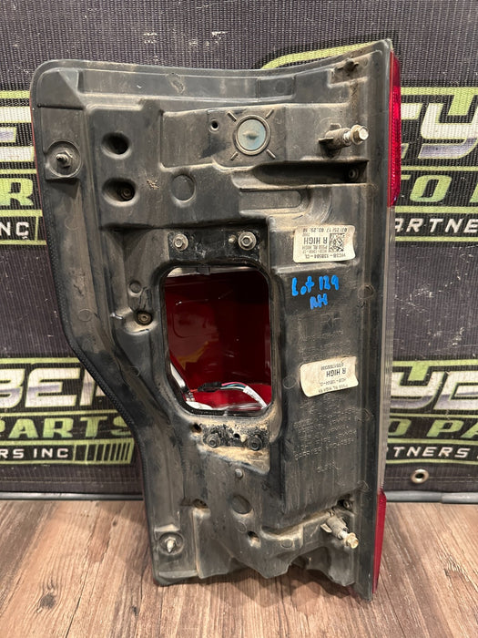 2017-2019 FORD F250 F350 F450 RIGHT LED TAIL LIGHT OEM *CHIPPED/WEAR 6-8*