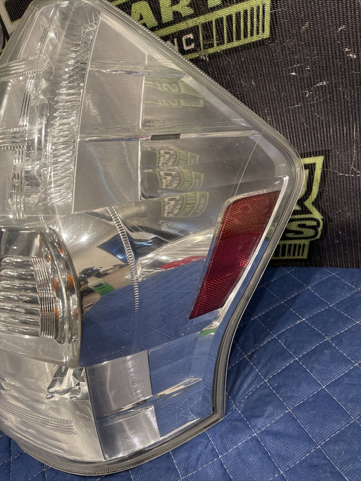 2014 TOYOTA PRIUS V REAR RIGHT PASSENGER TAILLIGHT TAIL LIGHT OEM
