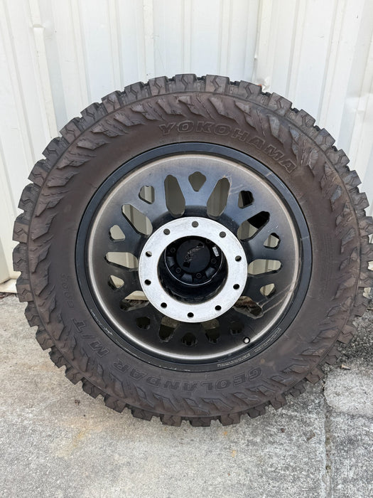 10X225 FORD F450 REAR FUEL FORGED FF19D WHEEL 22X8.25" 37" YOKOHAMA TIRE *BENT*
