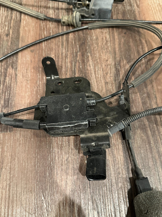2017-18 AUDI R8 HOOD LATCH RELEASE CABLE ASSEMBLY OEM