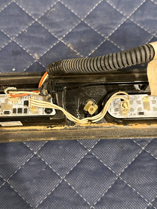 2017-2019 FORD F250 F350 F450 THIRD 3RD BRAKE LIGHT ASSEMBLY W PIGTAIL OEM