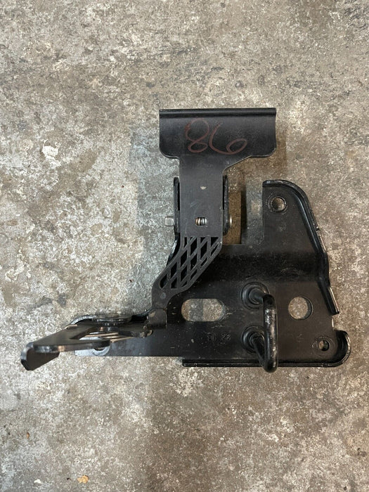 2017-2018 AUDI R8 PLUS HOOD LATCH LOCK OEM 4E0 823 480