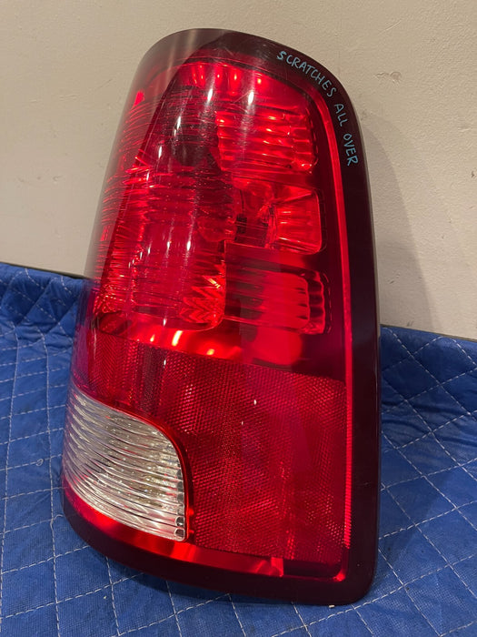 2017 DODGE RAM 2500 MEGA CAB REAR PASSENGER RIGHT TAIL LIGHT OEM *SCRATCHES*