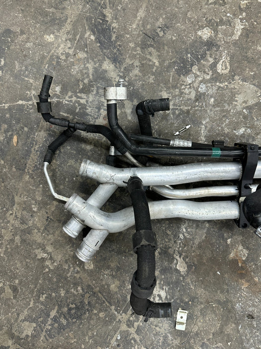 2021 AUDI R8 OEM UNDERBODY CENTER COOLANT PIPE LINE HOSE TUBE 4S0 819 270 D