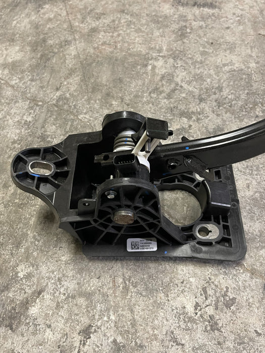 2020 2021 2022 GMC SIERRA 2500 3500 BRAKE/ STOP PEDAL OEM