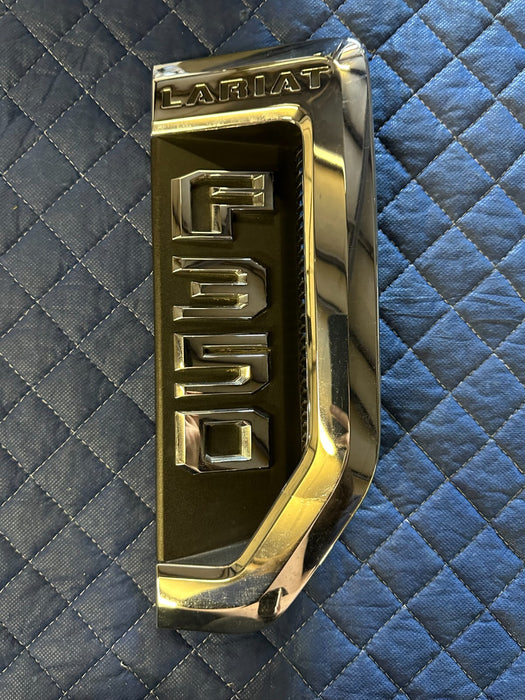 2017-2019 FORD F350 LARIAT PASSENGER RIGHT SIDE FENDER EMBLEM BADGE OEM