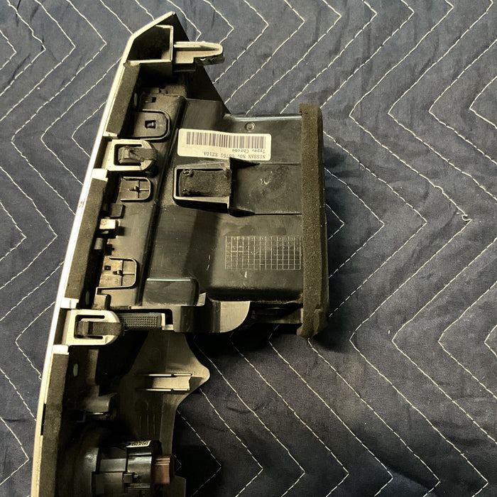 2016 NISSAN TITAN DRIVER CENTER AIR VENT WITH TRIM PANEL