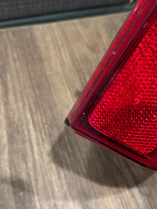2017-2019 FORD F250 F350 F450 RIGHT LED TAIL LIGHT OEM *CHIPPED/WEAR 6-8*