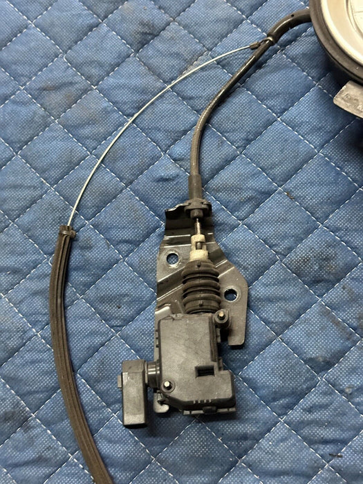 2014 AUDI R8 FUEL CAP DOOR LID ASSEMBLY OEM 420 809 900 *READ DESC/SCUFFS*