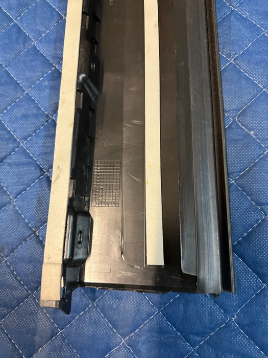 2017-2019 FORD F250 REAR LEFT DRIVER SIDE GLOSS BLACK B PILLAR DOOR TRIM~RESIDUE