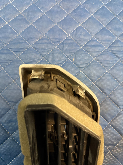 2017-2019 FORD F250 F350 F450 PASSENGER RIGHT SIDE DASH AIR VENT TRIM OEM