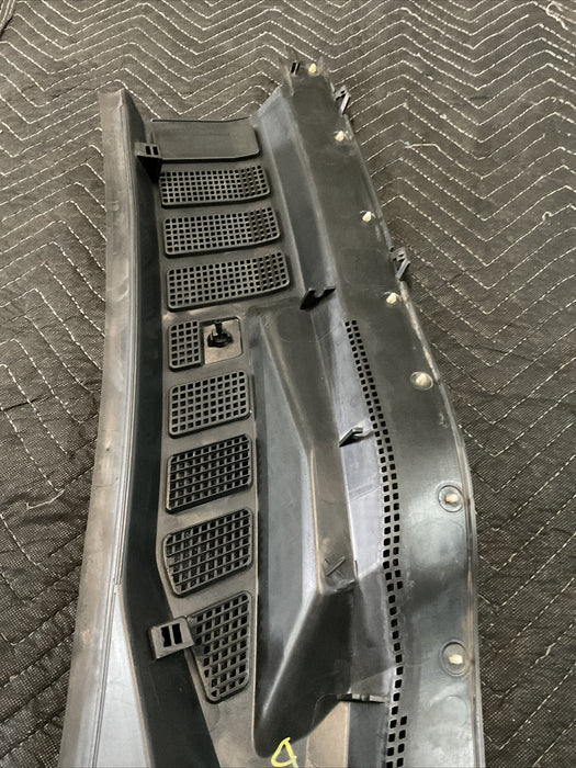 2017 FORD F250 F350 SUPER DUTY WINDSHIELD WIPER VENT COWL PANEL OEM