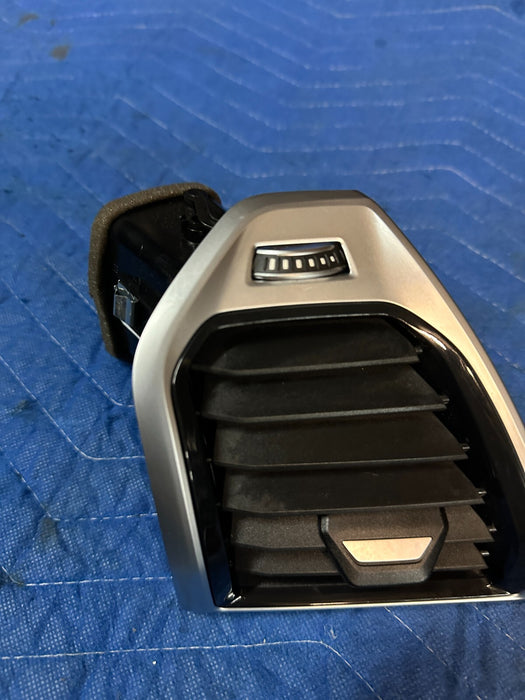 2020 BMW M8 COMP F93 G16 OEM FRONT RIGHT DASHBOARD A/C VENT GRILLE 6805806