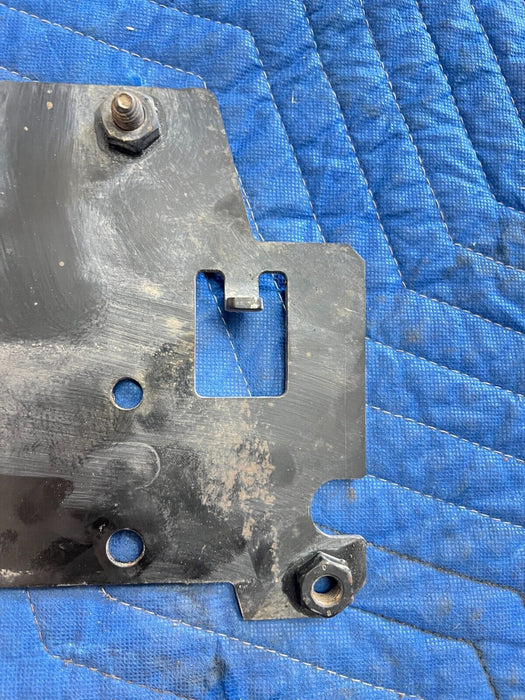 2016 2018 NISSAN TITAN XD PLATINUM FRONT RIGHT BUMPER FACE BAR MOUNT 62216-EZ00A