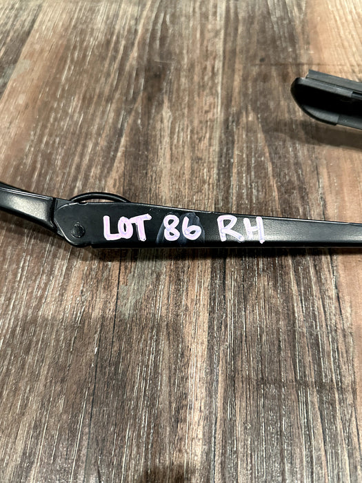 2017 2018 AUDI R8 PLUS FRONT PASSENGER RIGHT WINDSHIELD WIPER OEM