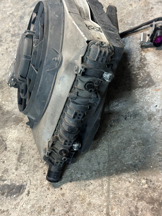 2014 AUDI R8 FRONT DRIVER LEFT RADIATOR 420 121 281 420121281 ASSEMBLY ~READ~