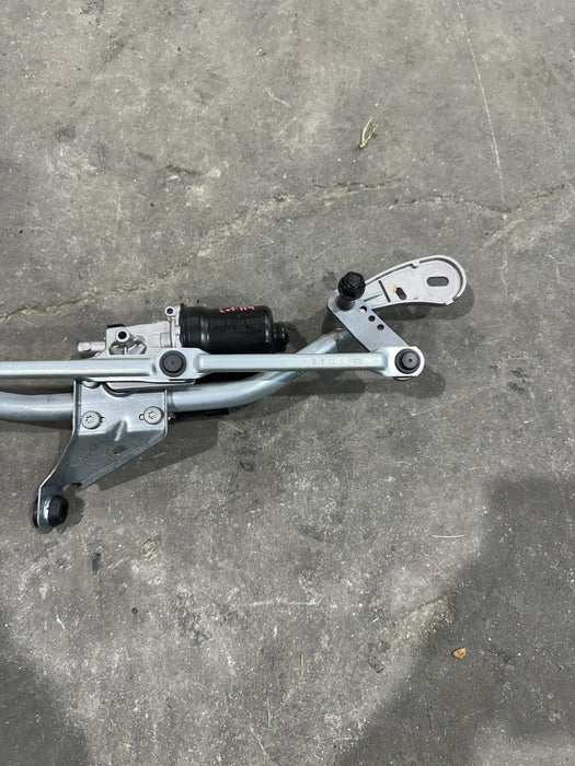 2024 BMW M3 M4 G80 G82 WINDSHIELD WIPER LINKAGE W MOTOR OEM