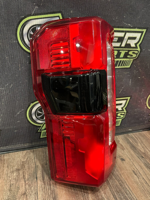 2023-2024 FORD F350 DRIVER LEFT HALOGEN TAIL LIGHT OEM *READ/SCUFFS*