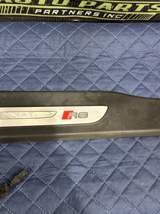 2014 AUDI R8 FRONT LEFT DRIVER ILLUMINATED KICK SCUFF SILL PLATE OEM *BURN*