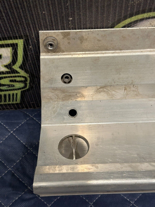 2018 AUDI R8 REAR MIDDLE LOWER FRAME BAR BRACKET 4T0 813 483 B