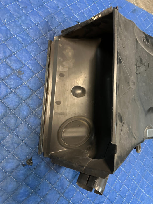 2018 AUDI R8 QUATTRO OEM REAR LEFTAIR INTAKE DUCT GUIDE 4S7 121 333