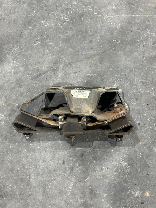 2015 DODGE RAM 2500 TRANSMISSION SUPPORT BRACKET & INSULATOR OEM 52121938AC