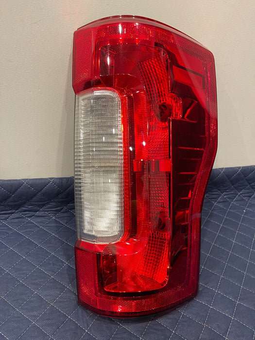 2017-2019 FORD F250 F350 HALOGEN PASSENGER RIGHT TAILLIGHT OEM