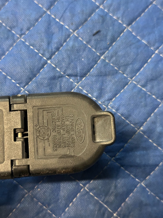 2017-2019 FORD F250 F350 F450 REAR BUMPER 7/4 PIN TRAILER TOW CONNECTOR PLUG OEM
