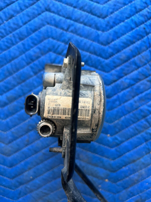 2016 NISSAN TITAN XD INNER FRONT RIGHT PASSENGER BUMPER BRACKET W/ FOGLIGHT OEM