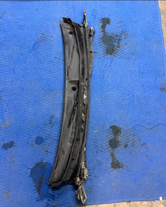 2016 2019 NISSAN TITAN XD OEM WINDSHIEL COWL 66810EZ10B 66810 EZ10B