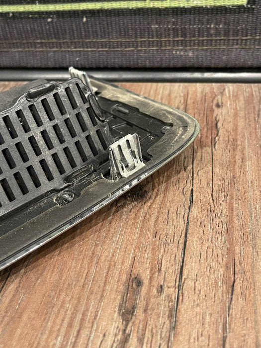 2017-19 FORD F450 LARIAT DRIVER LEFT FENDER EMBLEM BADGE OEM *SCUFFS #5*