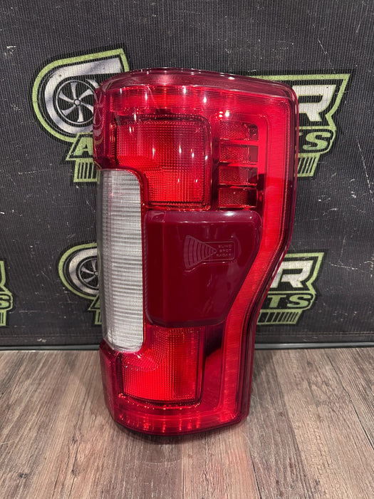 2017-19 FORD F250 F350 F450 PASSENGER RIGHT LED TAIL LIGHT OEM *MINOR SCUFF #6*