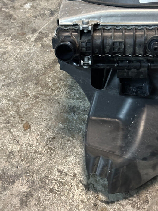 2014 AUDI R8 FRONT DRIVER LEFT RADIATOR 420 121 281 420121281 ASSEMBLY ~READ~