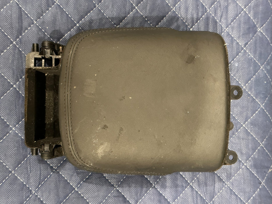 2014 AUDI R8 CENTER CONSOLE LEATHER STORAGE COMPARTMENT OEM 420 863 075 B ~FLAW~