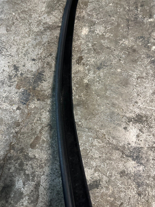 2020 BMW M4 F82 FRONT RIGHT DOOR WEATHERSTRIP SEAL OEM