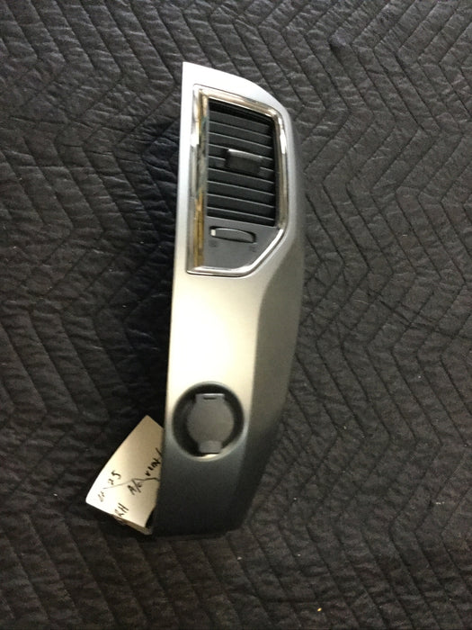 2016 NISSAN TITAN XD PASSENGERS CENTER AIR VENT WITH TRIM PANEL Lot 25