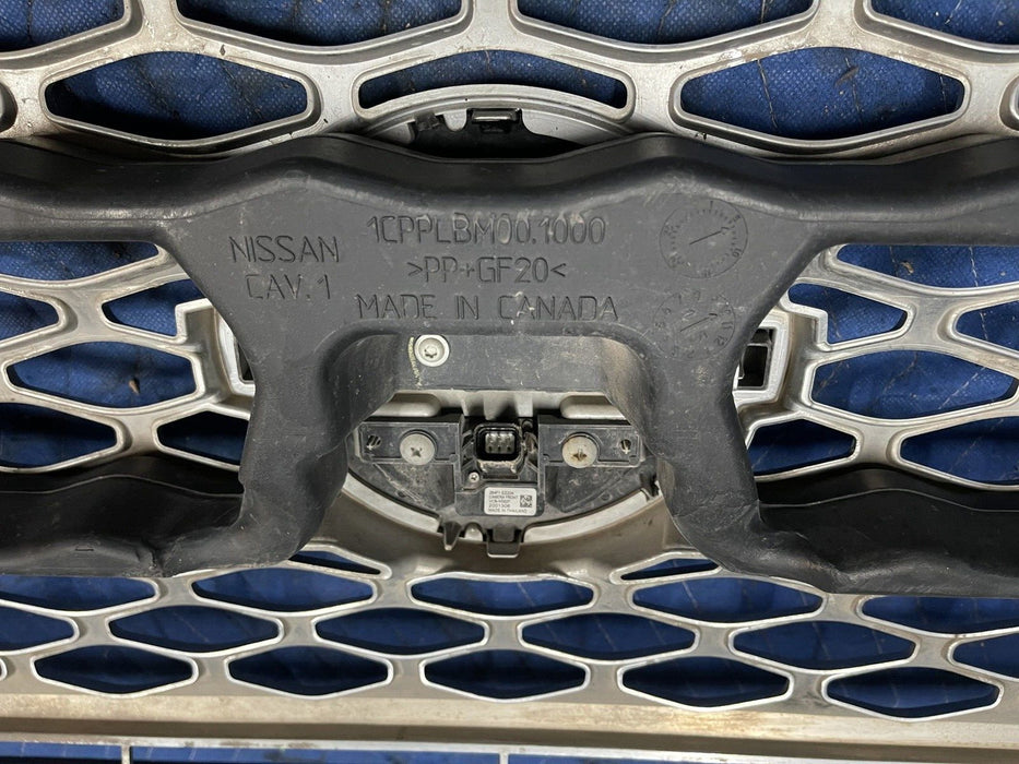 2019 NISSAN TITAN XD CREW FRONT CHROME GRILLE ASSEMBLY W/ CAMERA *MINOR FLAW*